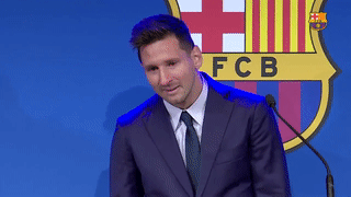 Messi khóc nức nở ngay khi bước vào buổi họp báo chia tay Barcelona - Ảnh 3.