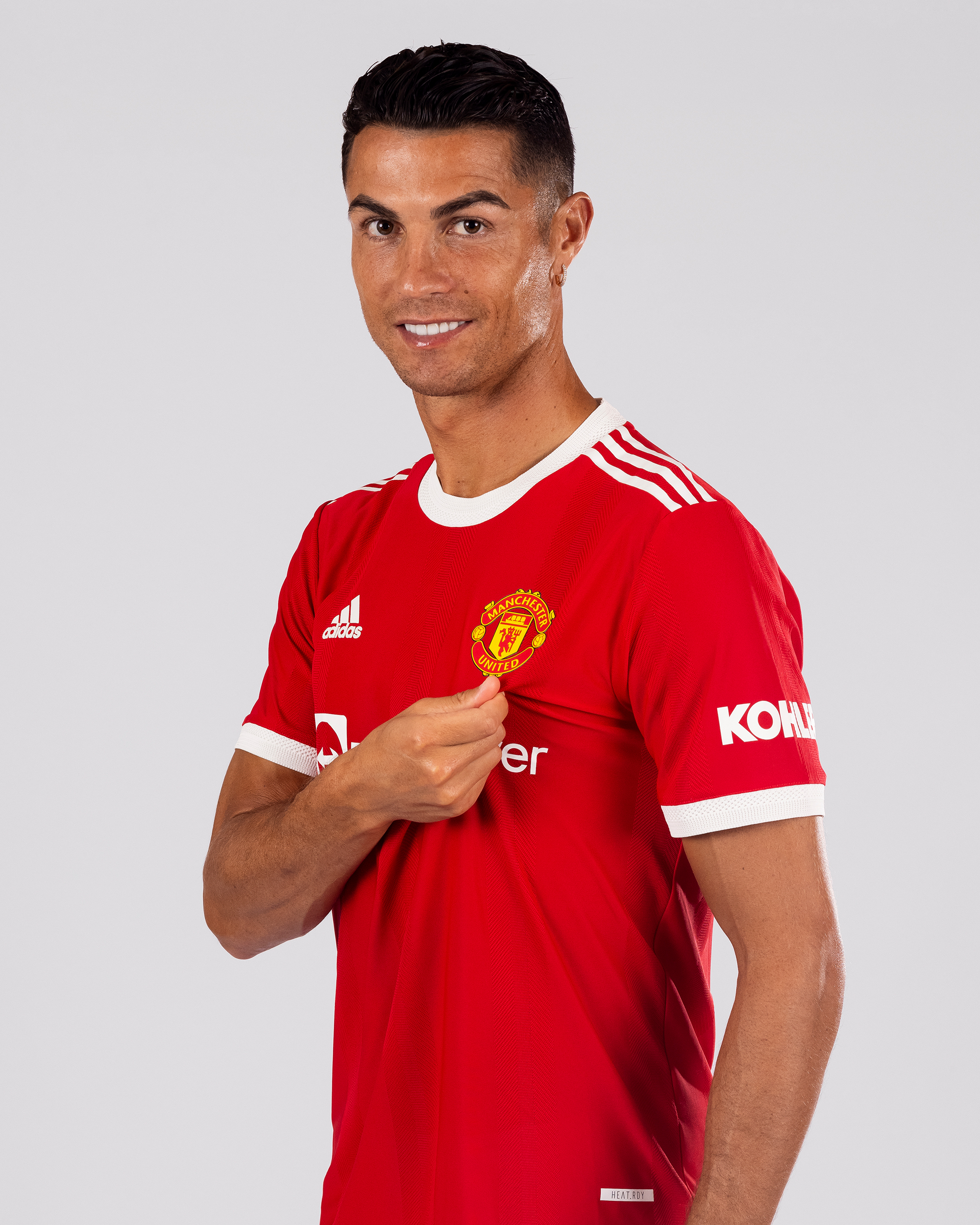 Photoshop: Bạn không phải lo lắng về việc chỉnh sửa ảnh nữa. Bạn sẽ không còn cần phải chỉnh sửa ảnh của mình để chèn Ronaldo vào ảnh của Manchester United nữa. Hãy xem hình ảnh này để có được bức ảnh tuyệt vời nhất mà không cần phải chỉnh sửa.