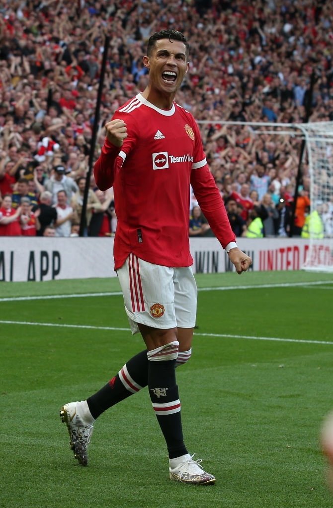 Ronaldo hoàn thành cú đúp ở trận đấu đầu tiên trong màu áo MU kể từ năm 2009 - Ảnh 6.