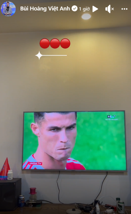 Hội tuyển thủ Việt Nam phát cuồng với Ronaldo: Quế Ngọc Hải cập nhật liên tục, Duy Mạnh phấn khích trước trận - Ảnh 5.