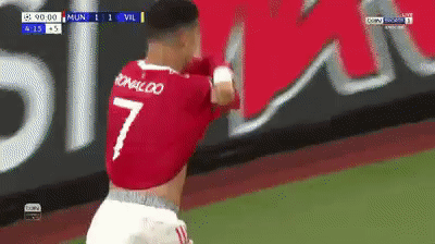 Xem ảnh cận cảnh Ronaldo ăn mừng sau khi ghi bàn phút cuối sân Old Trafford. Với phong thái xì tin và tinh thần chiến đấu hùng hồn, ngôi sao người Bồ Đào Nha lại một lần nữa chứng tỏ tài năng của mình trước hàng triệu fan trên thế giới.