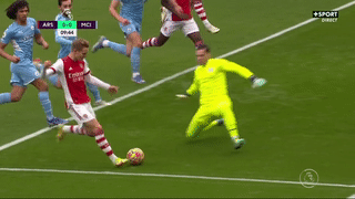Ederson phạm lỗi rõ ràng nhưng VAR từ chối penalty cho Arsenal - Ảnh 1.