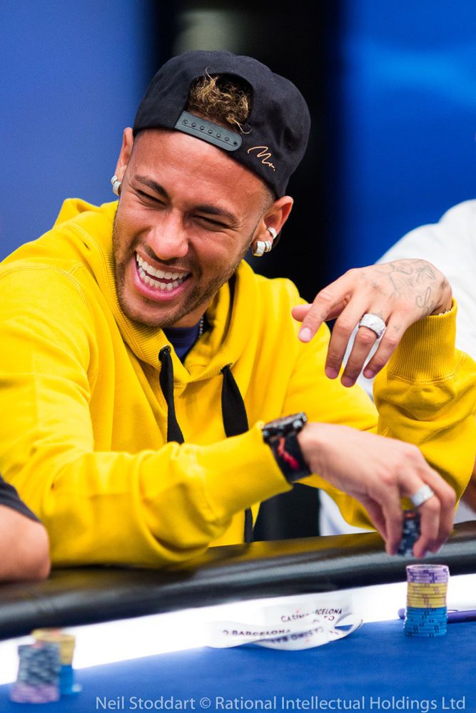 Neymar kiếm hơn 3 tỷ đồng từ Poker trong lúc dính chấn thương nặng - Ảnh 1.