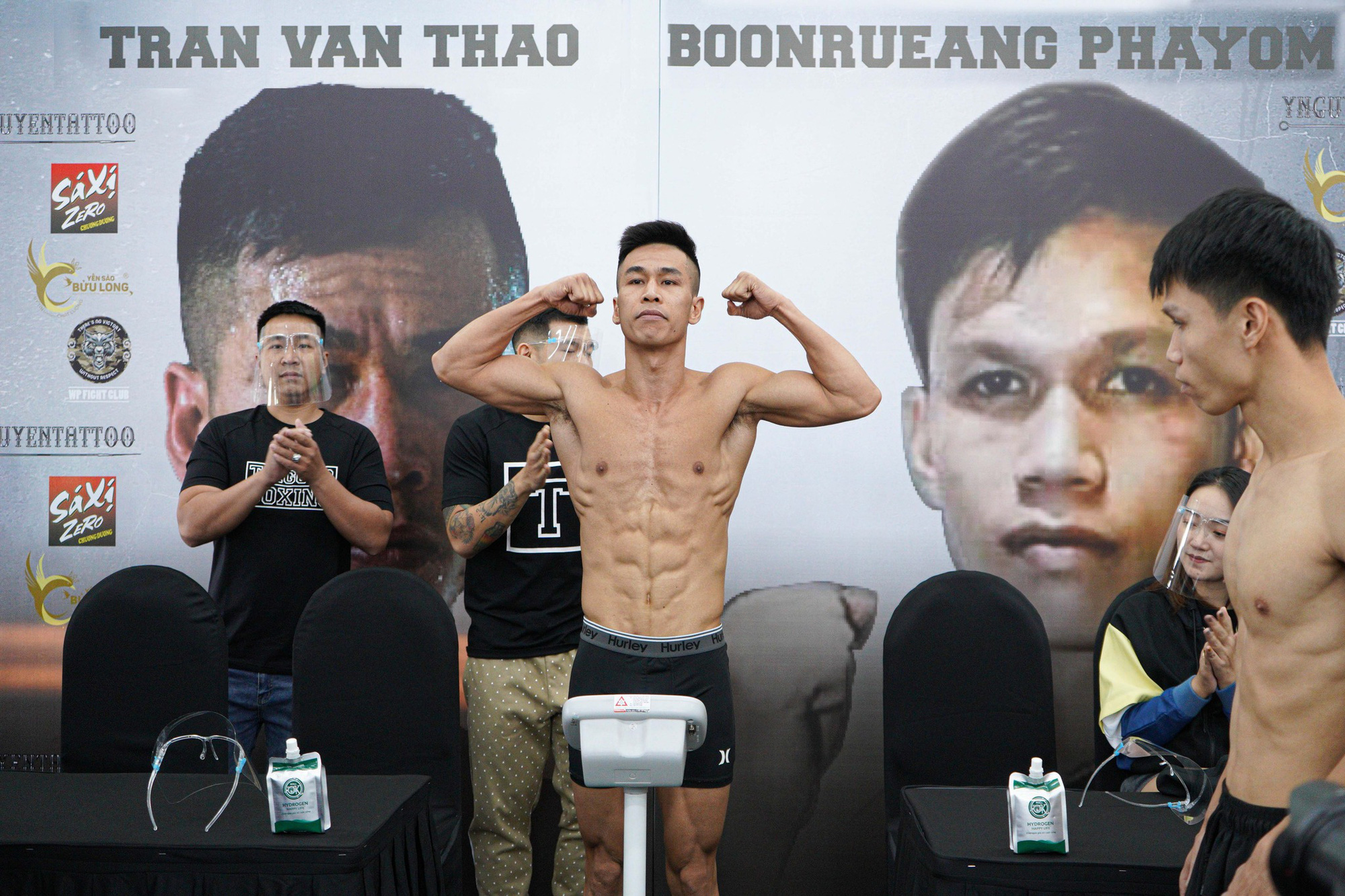 Nhà cựu vô địch boxing châu Á Trần Văn Thảo quyết cho đối thủ người Thái phải ôm hận - Ảnh 1.