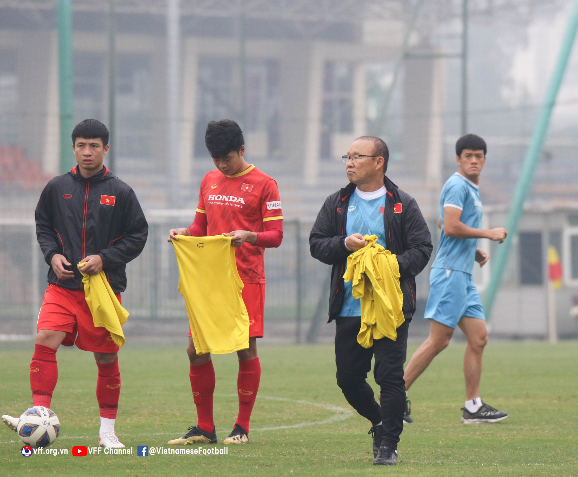Tuyển Trung Quốc sắp "thay máu" hàng loạt, chiêu mộ cựu cầu thủ Man City vào ban huấn luyện để chuẩn bị làm khách của tuyển Việt Nam - Ảnh 3.