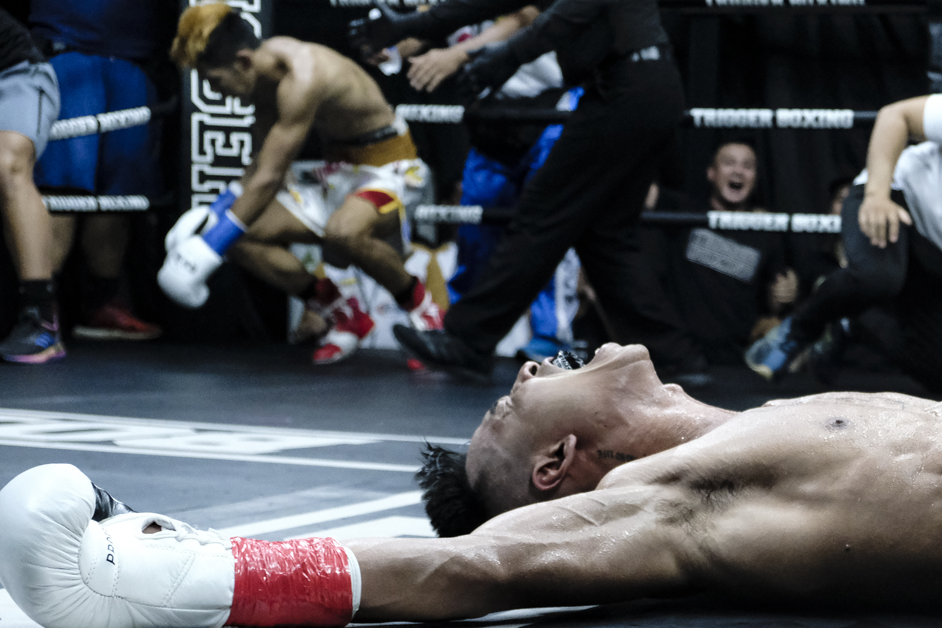 Trần Văn Thảo rơi nước mắt sau khi giành đai IBA, công khai muốn đấu võ sĩ số 1 thế giới - Ảnh 5.