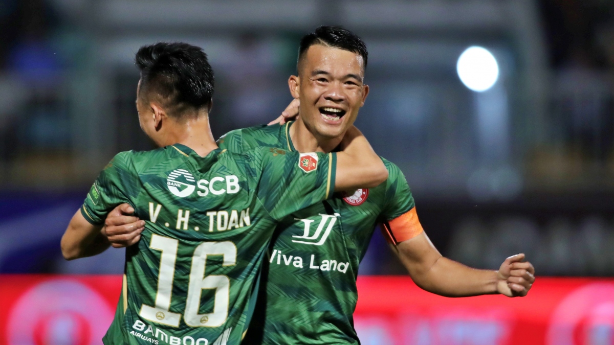Sau vòng 18 V-League 2022: Hà Nội FC nhận quà từ các đối thủ - Ảnh 2.