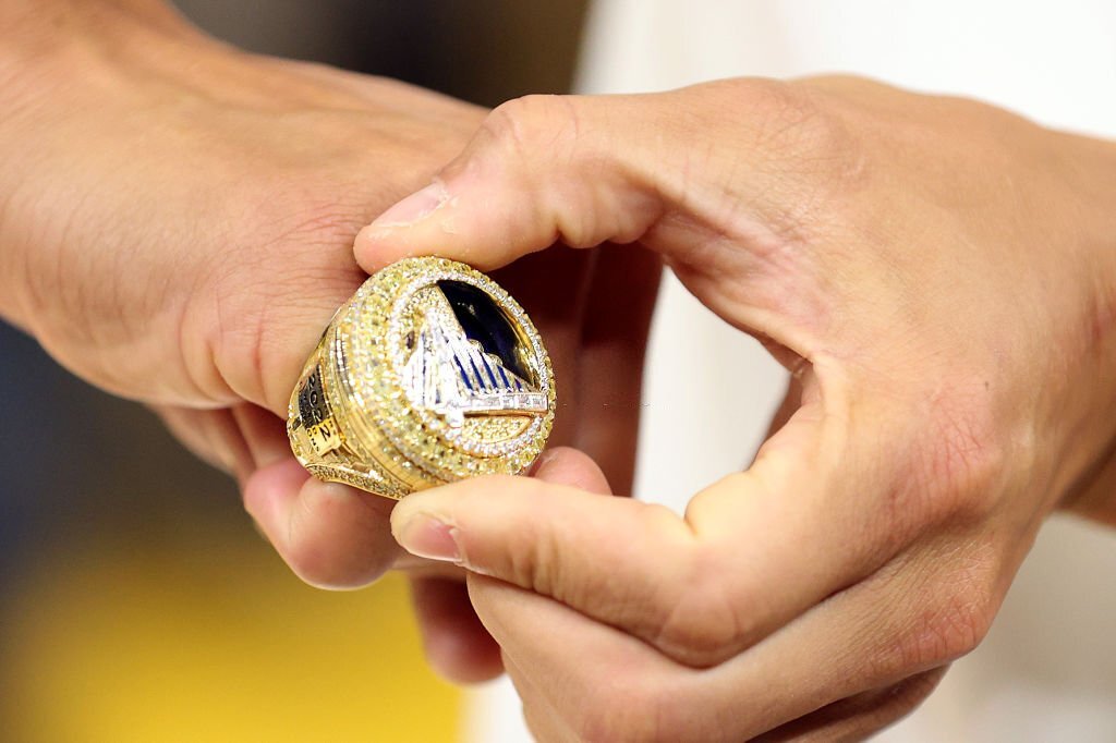 Giải mã những chi tiết thú vị quanh chiếc nhẫn vô địch thứ 7 của Golden State Warriors - Ảnh 5.