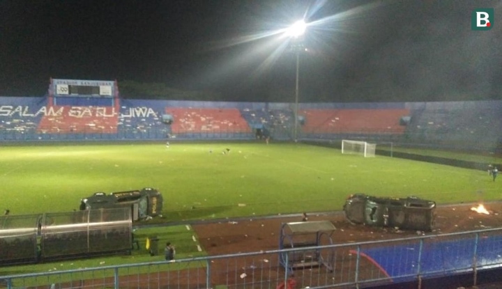 Cảnh hỗn loạn ở sân bóng Indonesia khiến 127 người thiệt mạng - Ảnh 9.