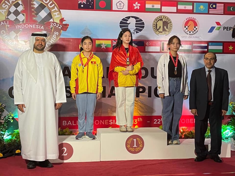 Nữ kỳ thủ Thiên Ngân giành 4 HCV tại giải cờ vua trẻ châu Á 2022 - Ảnh 2.