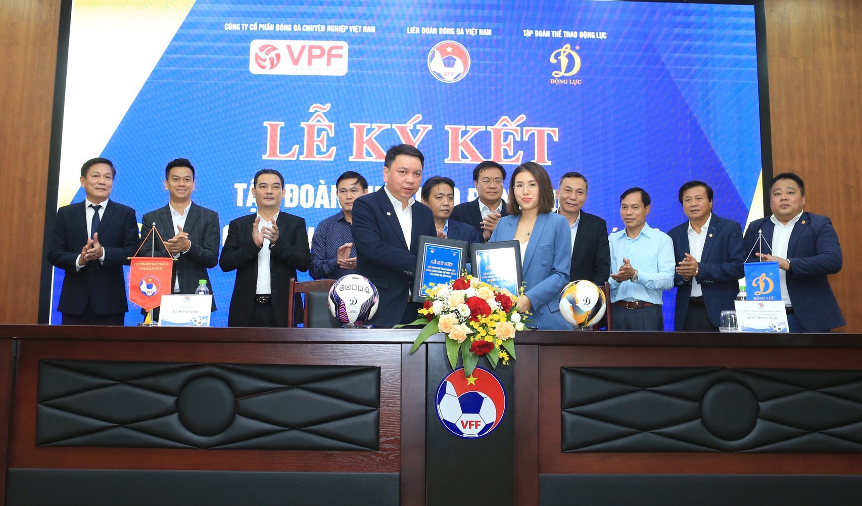 Bóng đá Việt Nam nhận tài trợ lớn trước thềm AFF Cup 2022 - Ảnh 1.