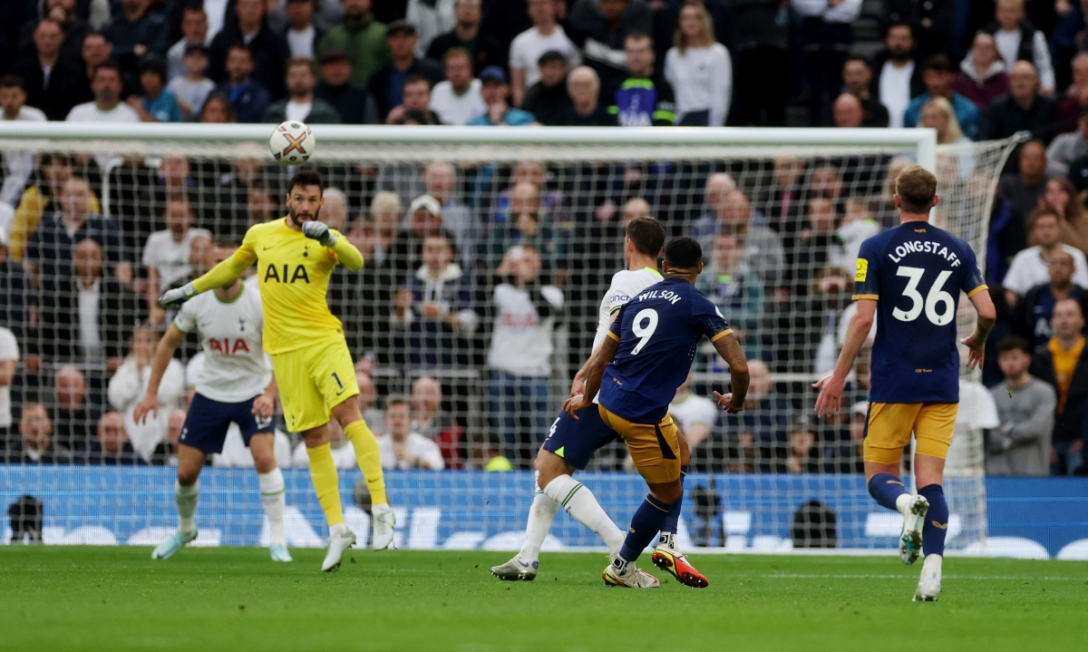 Newcastle vào top 4 Ngoại hạng Anh sau trận thắng Tottenham - Ảnh 3.