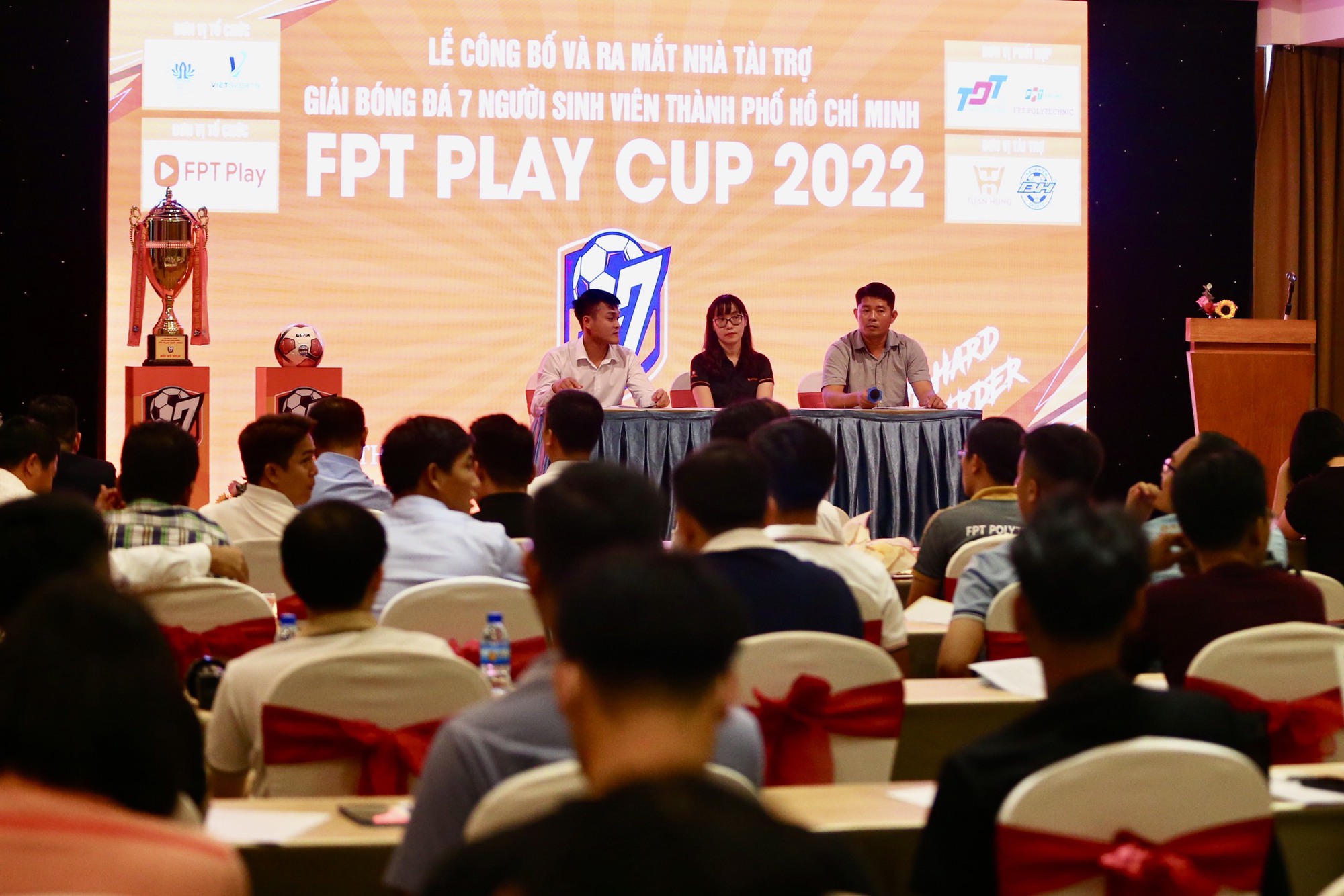 Lần đầu tiên tổ chức Giải bóng đá 7 người sinh viên TP.HCM 2022 - Ảnh 1.
