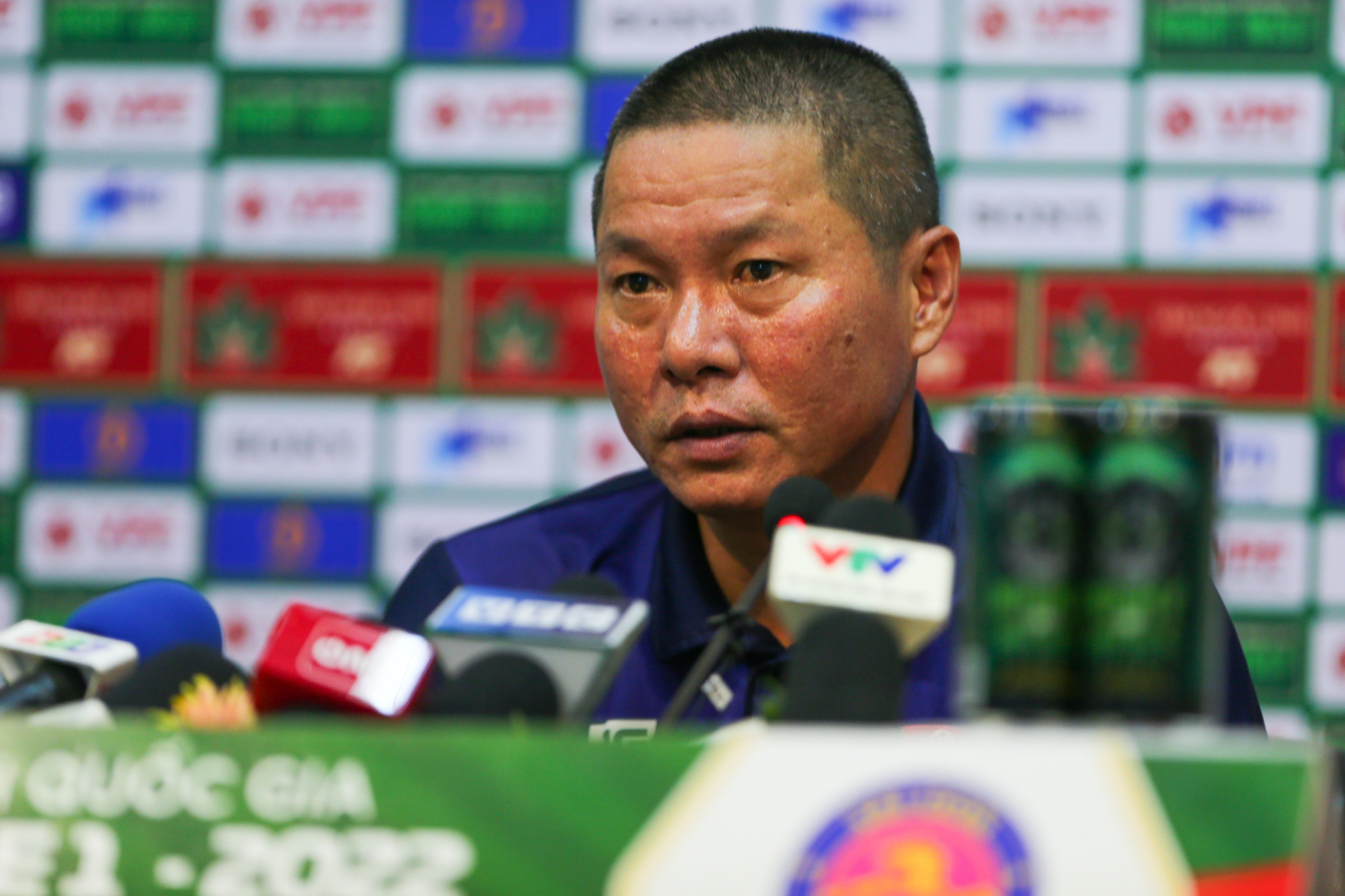 HLV CLB Hải Phòng nói gì khi tạm vượt Hà Nội dẫn đầu V.League 2022 - Ảnh 1.