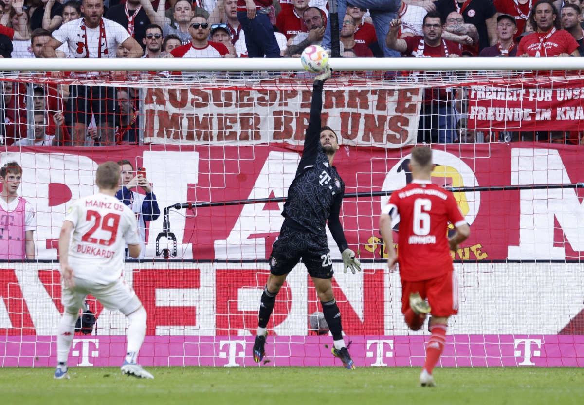 Bayern Munich tạm chiếm ngôi đầu Bundesliga sau khi &quot;đánh tennis&quot; với Mainz - Ảnh 5.