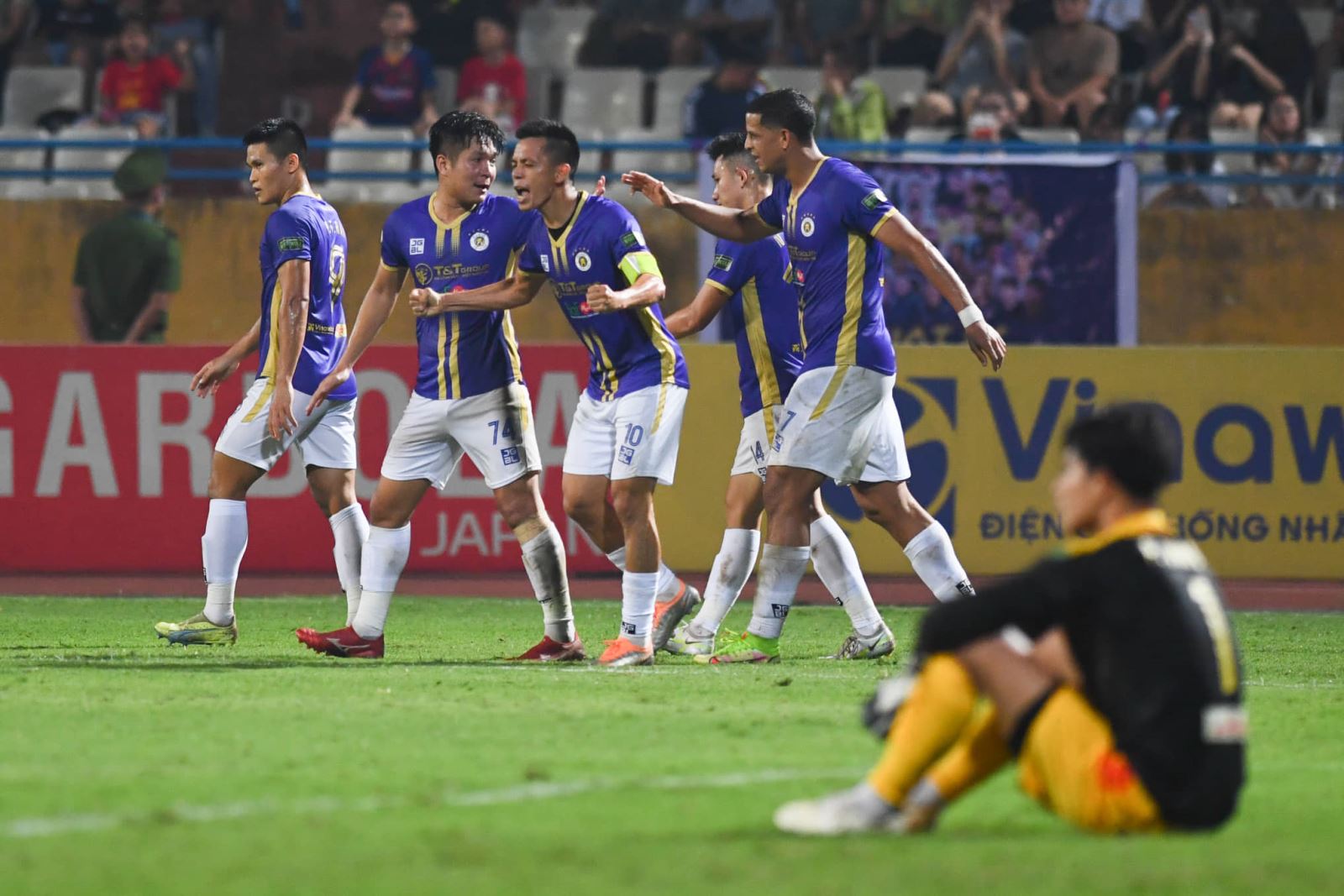 Bầu Hiển động viên, hô quyết tâm cùng cầu thủ Đà Nẵng sau trận thua Hà Nội FC - Ảnh 5.
