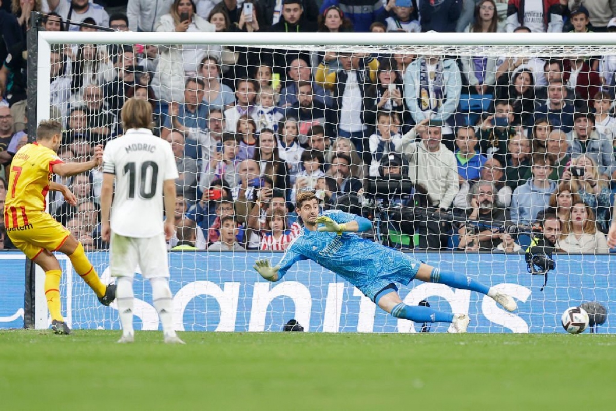 Mất điểm vì VAR, Real Madrid bị Barca rút ngắn khoảng cách ở La Liga - Ảnh 9.