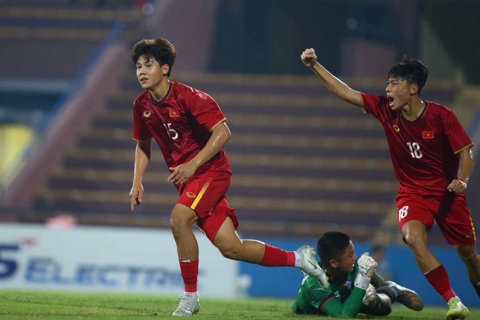 HLV Nguyễn Quốc Tuấn khuyên U17 Việt Nam không so kè bàn thắng với U17 Thái Lan - Ảnh 1.
