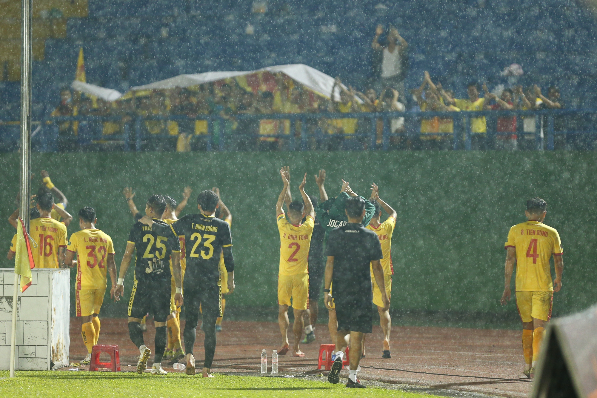 CLB Thanh Hóa: Tuyển thủ U23 Việt Nam dính chấn thương, khiến đội nhà thua trận - Ảnh 8.