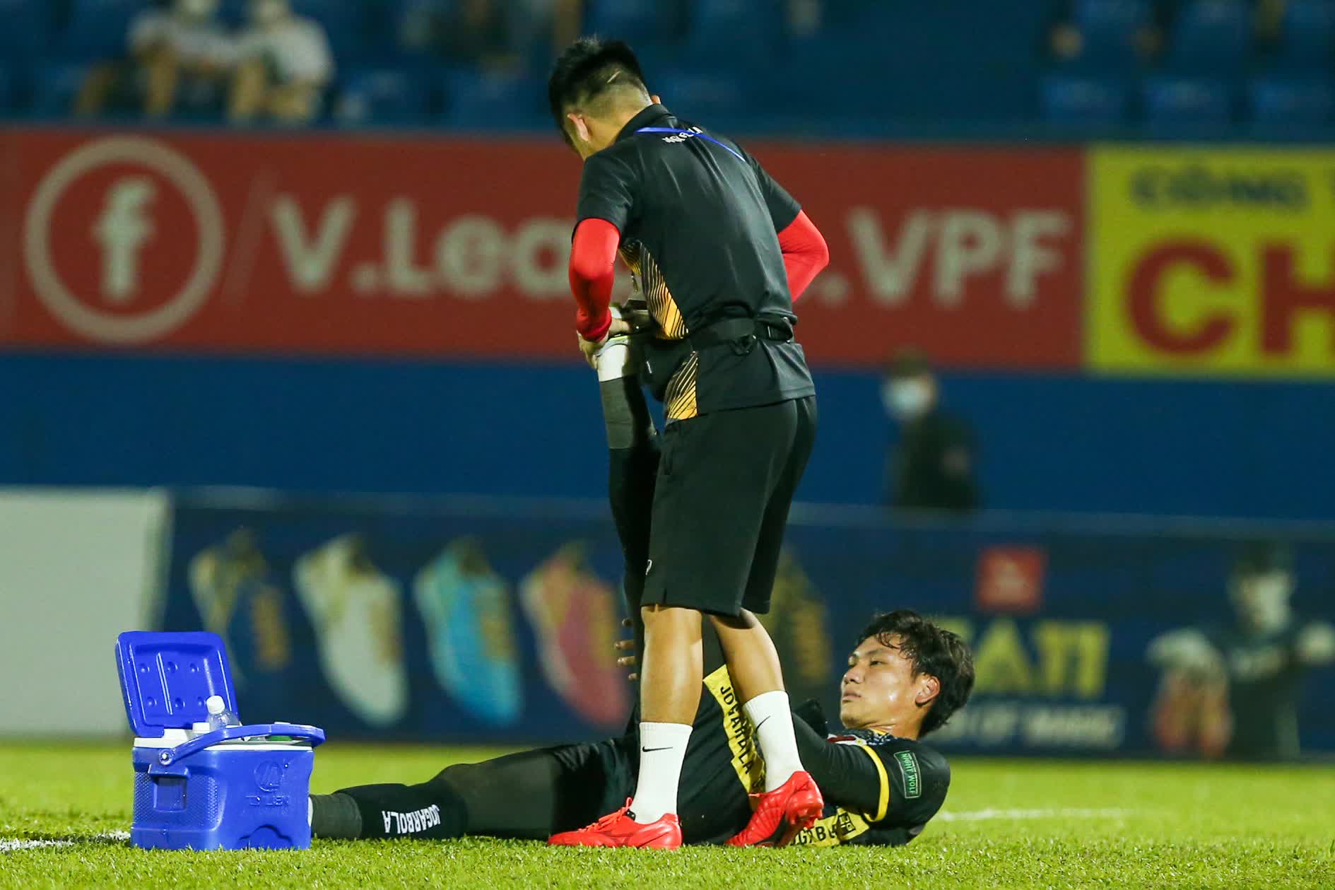 CLB Thanh Hóa: Tuyển thủ U23 Việt Nam dính chấn thương, khiến đội nhà thua trận - Ảnh 3.