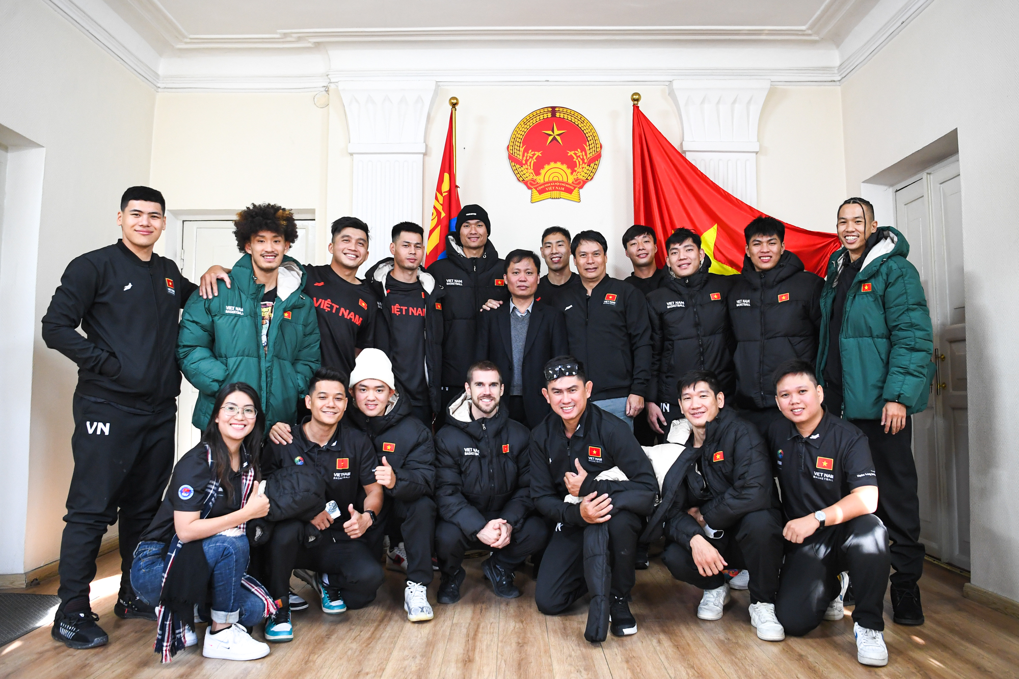 Đại sứ đặc mệnh toàn quyền Việt Nam tại Mông Cổ gặp gỡ tuyển bóng rổ Việt Nam - Ảnh 4.