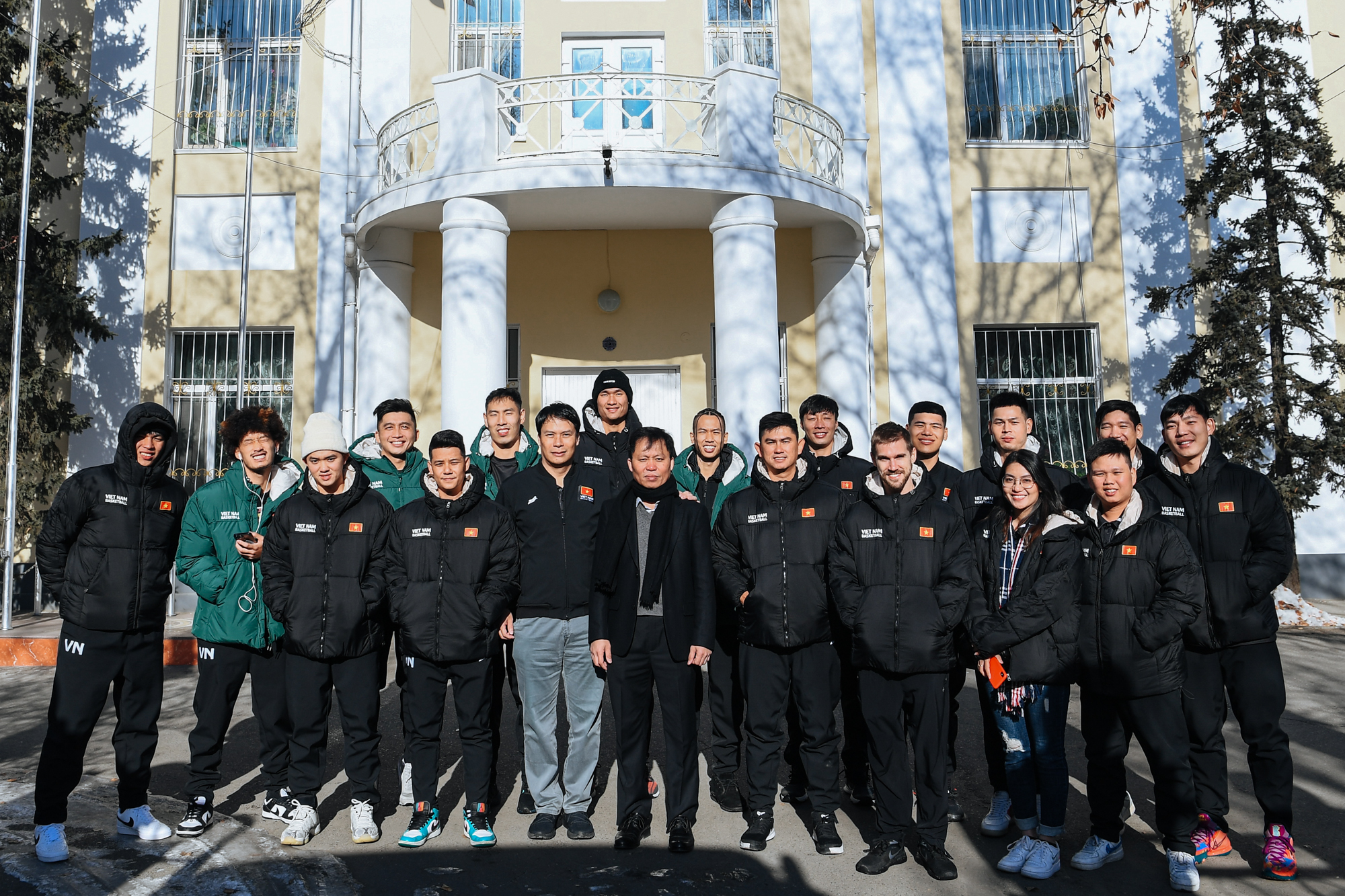 Đại sứ đặc mệnh toàn quyền Việt Nam tại Mông Cổ gặp gỡ tuyển bóng rổ Việt Nam - Ảnh 5.