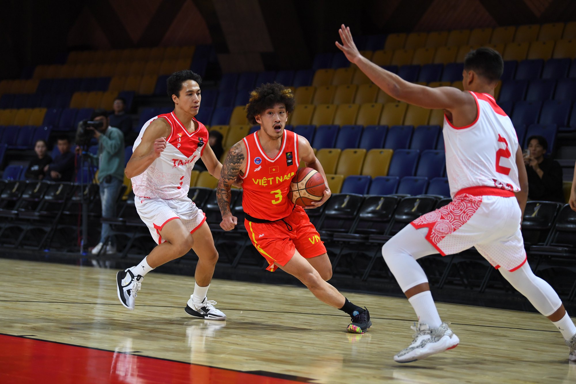 Thắng dễ Tahiti, đội tuyển bóng rổ Việt Nam ra quân thuận lợi ở vòng sơ loại FIBA Asia Cup 2025 - Ảnh 1.