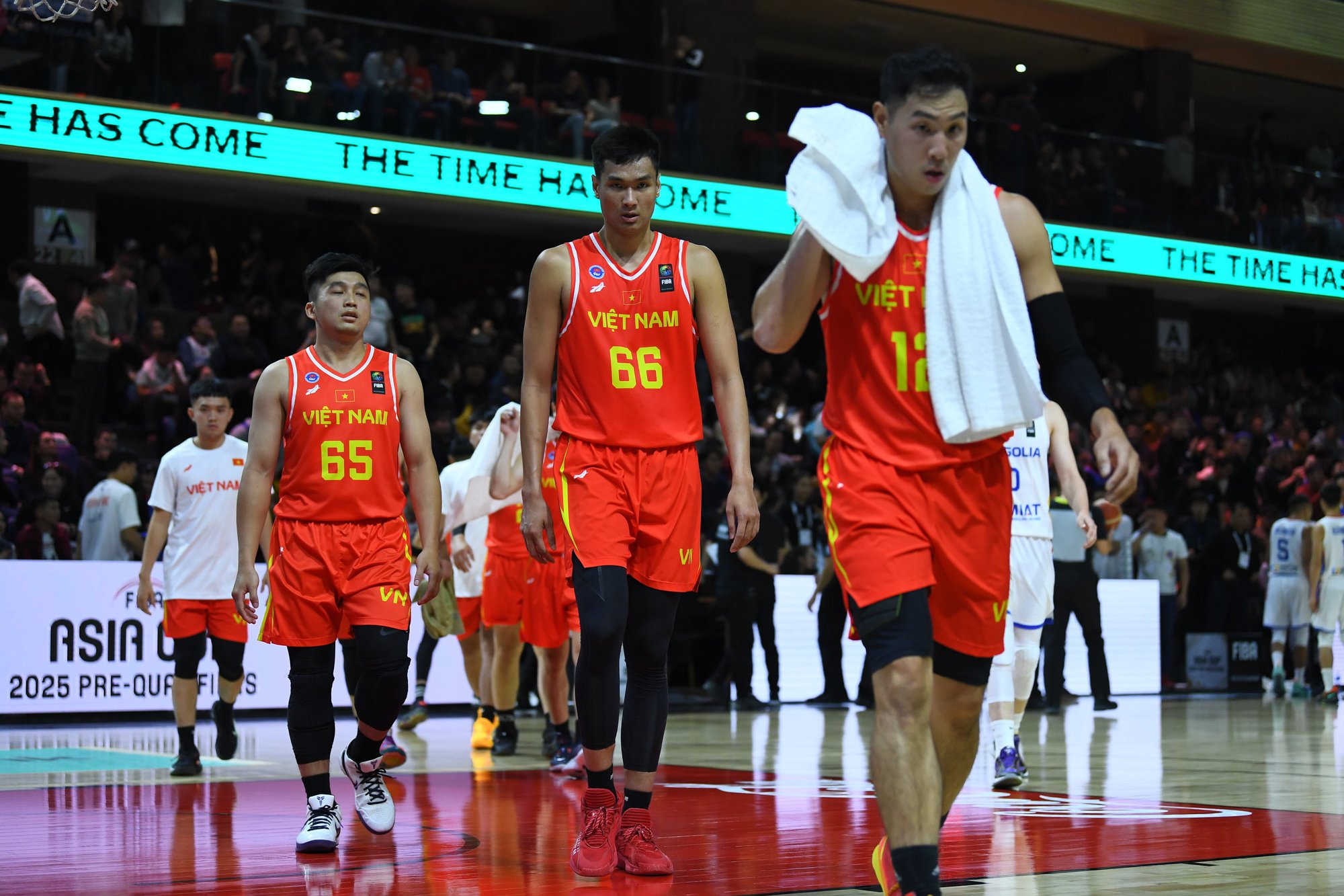 Đội tuyển bóng rổ Việt Nam thua ngược Mông Cổ ở vòng sơ loại FIBA Asia Cup 2025 - Ảnh 1.