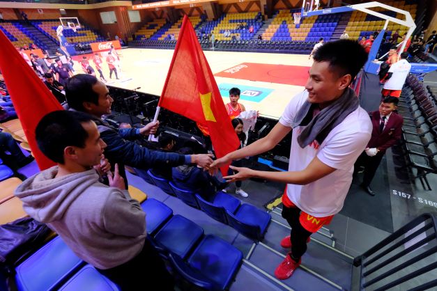 HLV đội tuyển bóng rổ Việt Nam rung động vì cổ động viên xa xứ tại vòng sơ loại FIBA Asia Cup 2025 - Ảnh 3.