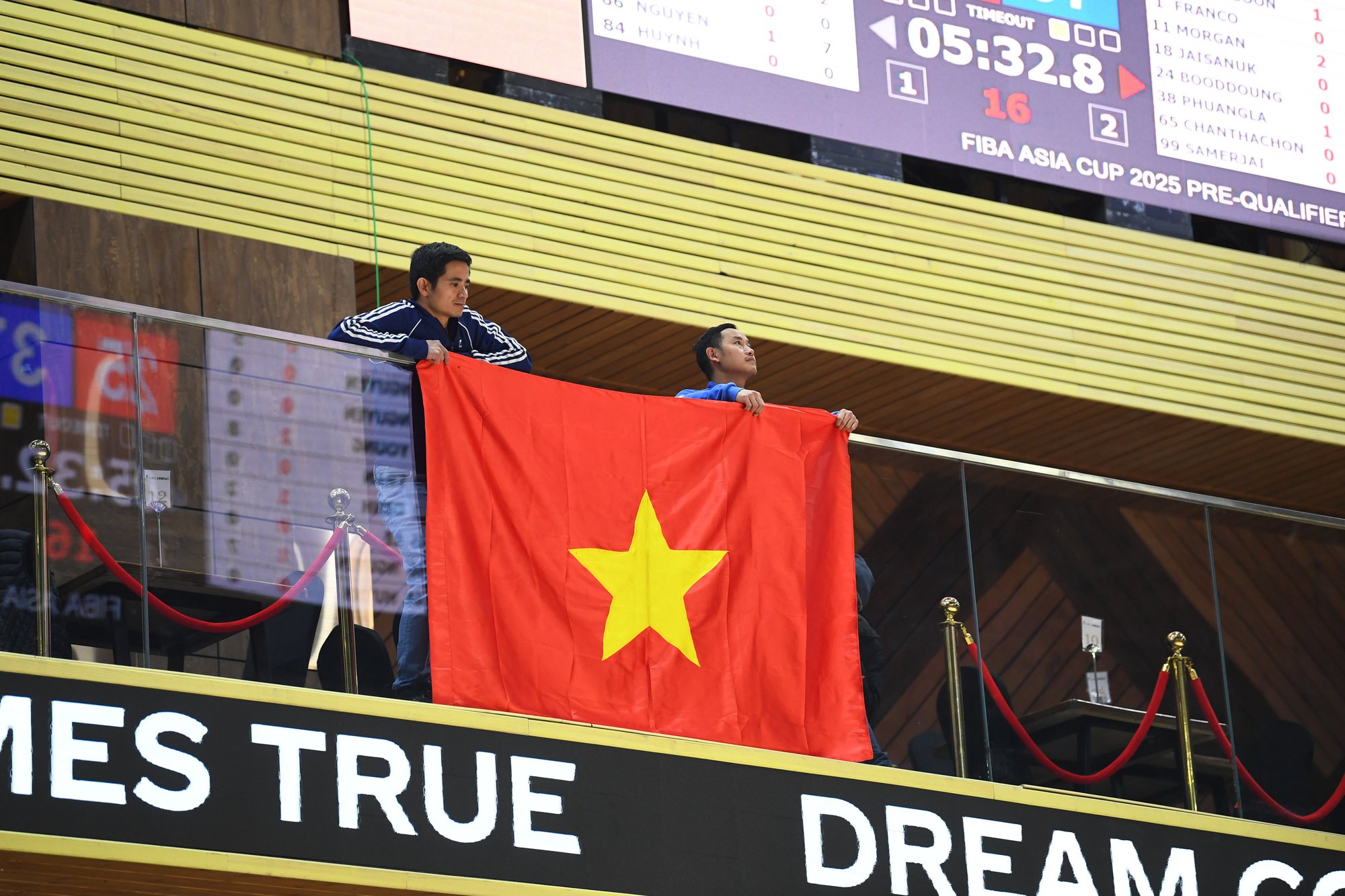 HLV đội tuyển bóng rổ Việt Nam rung động vì cổ động viên xa xứ tại vòng sơ loại FIBA Asia Cup 2025 - Ảnh 2.