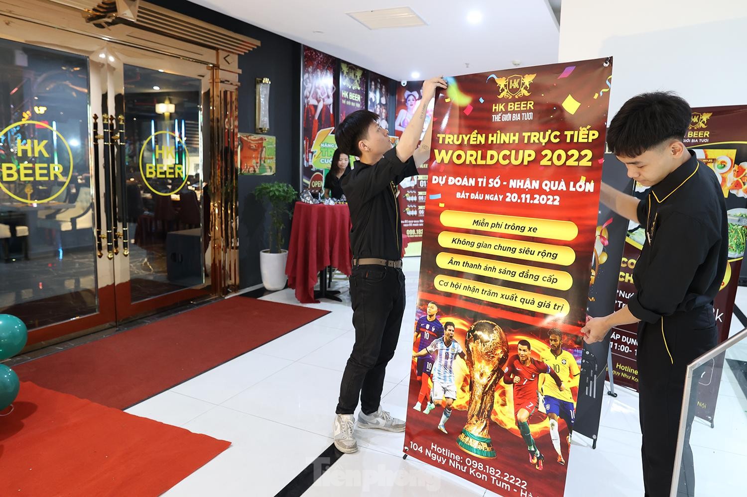 Hà Nội: Hàng quán chuẩn bị màn hình lớn phục vụ World Cup 2022 - Ảnh 1.