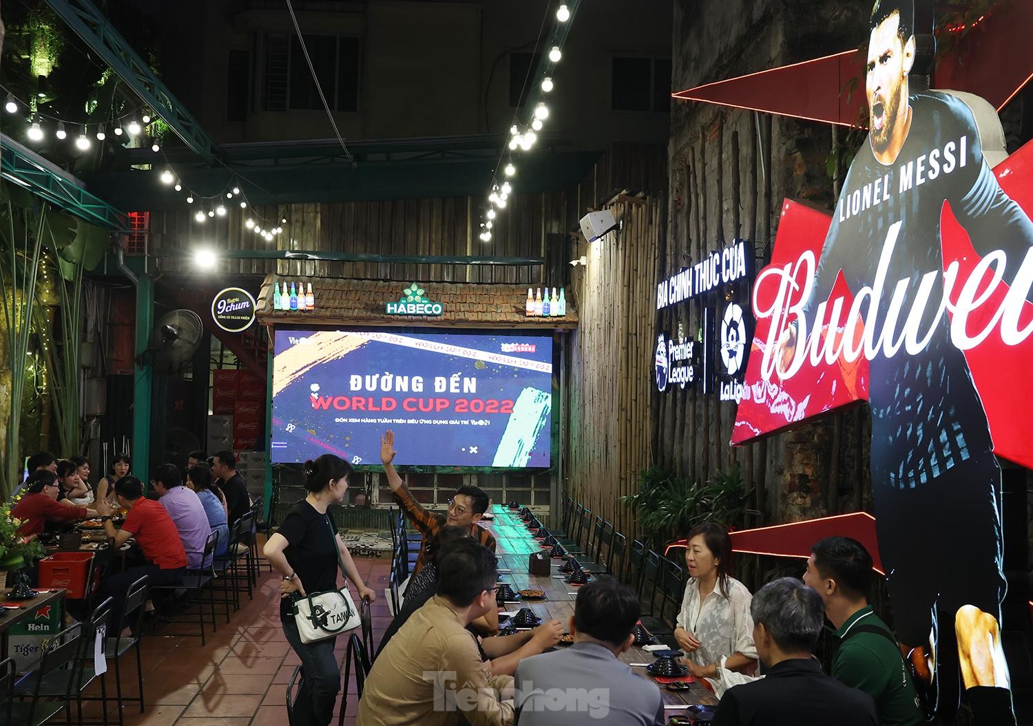 Hà Nội: Hàng quán chuẩn bị màn hình lớn phục vụ World Cup 2022 - Ảnh 5.