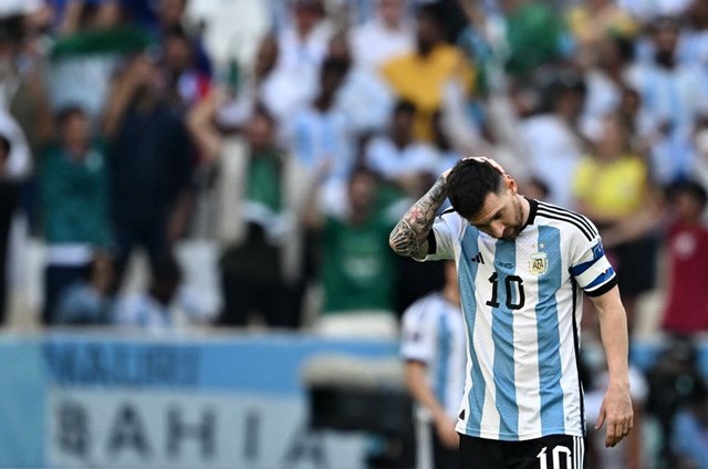 Nỗi buồn của Messi, nhưng Argentina thua xứng đáng trước Saudi Arabia - Ảnh 1.