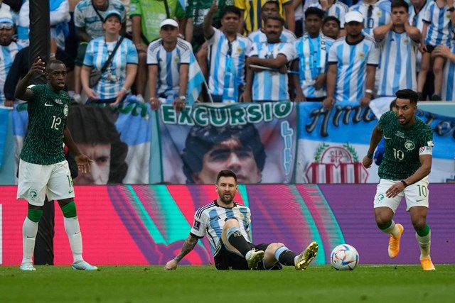 Nỗi buồn của Messi, nhưng Argentina thua xứng đáng trước Saudi Arabia - Ảnh 2.