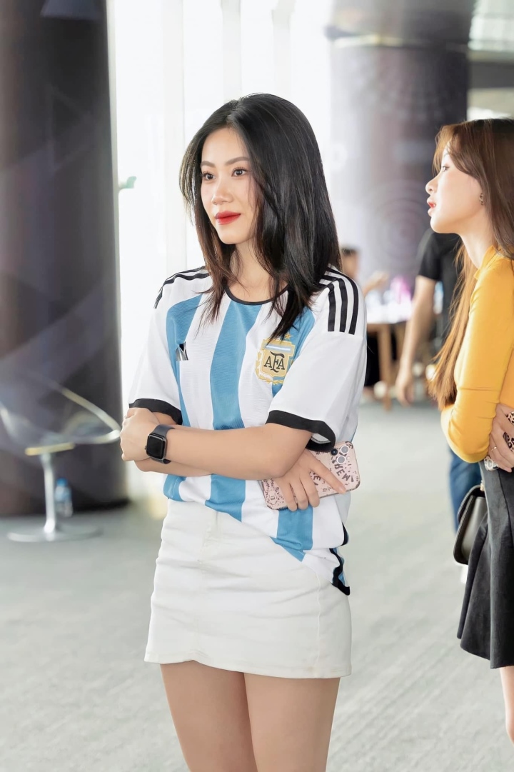 Nàng fan Messi cổ vũ cho Argentina tại Nóng cùng World Cup 2022 - Ảnh 1.