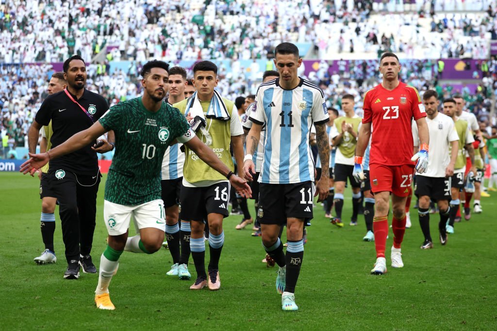 Hạ Argentina, cầu thủ Ả rập Xê út vỡ òa niềm vui - Ảnh 3.