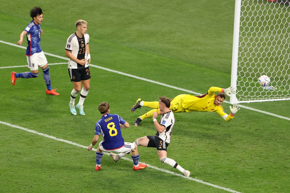 CĐV Nhật Bản tạo hình ảnh đẹp ở trận thắng Đức - Ảnh 7.