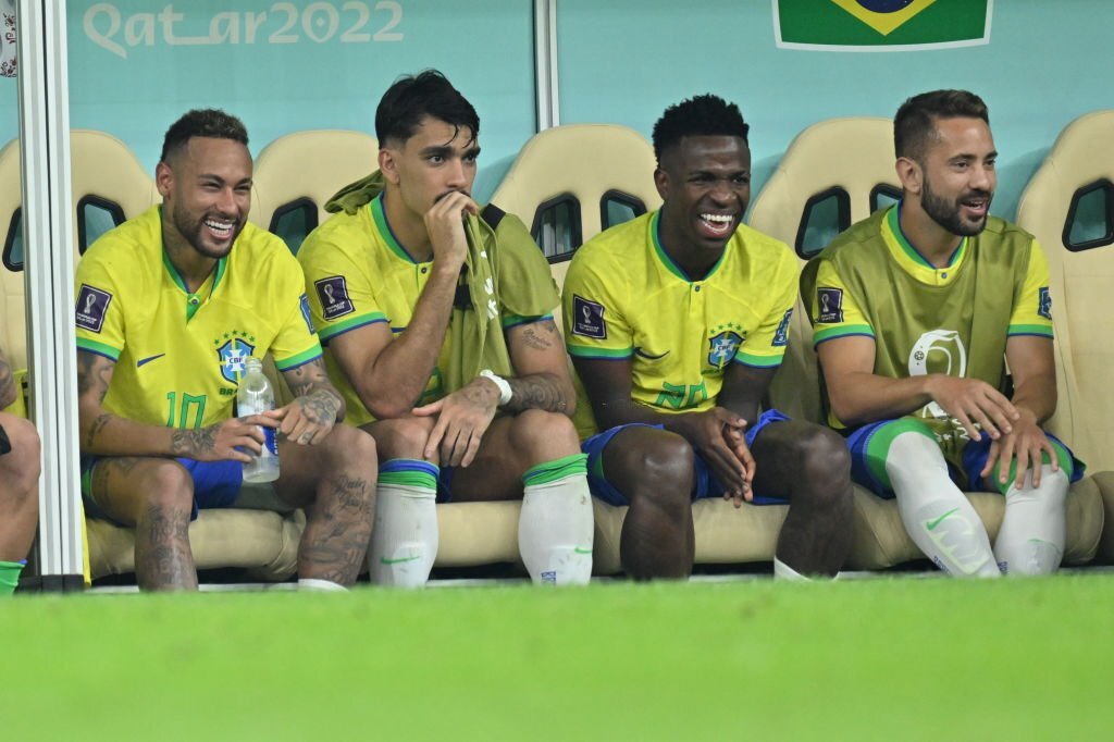 Neymar bật khóc vì chấn thương, mắt cá chân sưng vù - Ảnh 10.