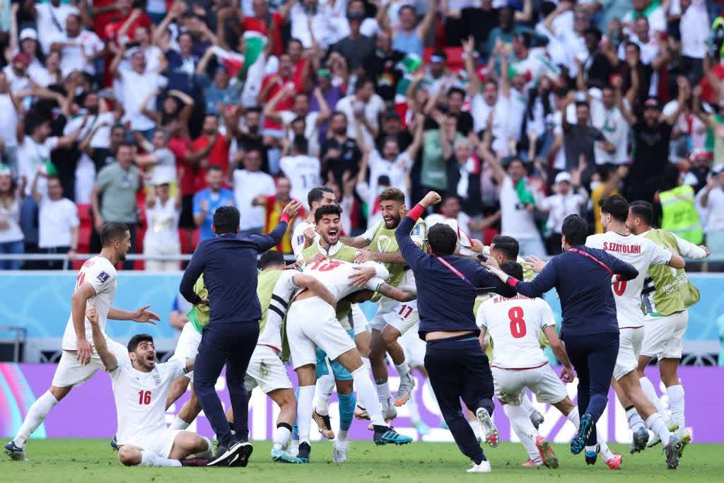 Tuyển Iran nổ tung cảm xúc sau chiến thắng nghẹt thở ở World Cup 2022 - Ảnh 3.