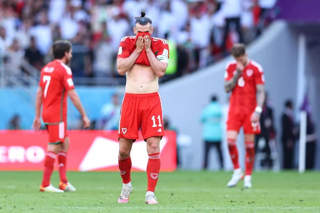 Tuyển Iran 'nổ tung' cảm xúc sau chiến thắng nghẹt thở ở World Cup 2022 - Ảnh 9.