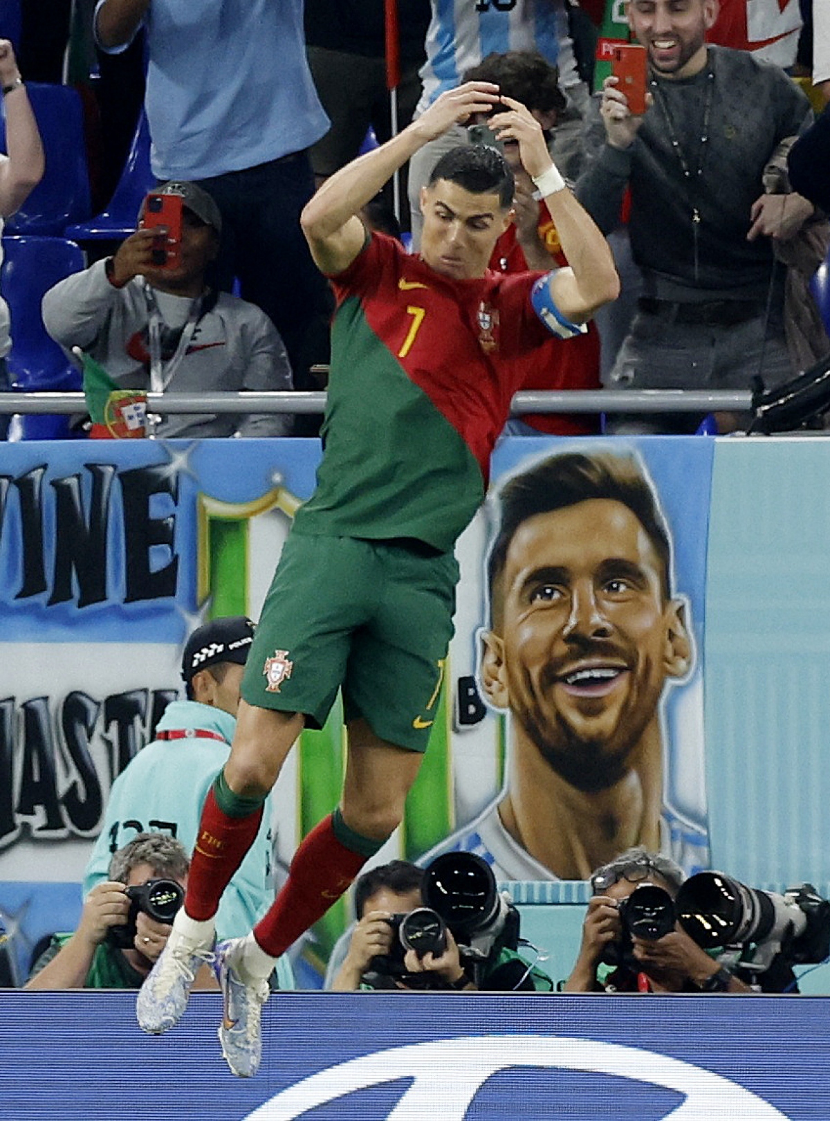 Ronaldo khép lại chương buồn với MU, mở ra chiến tích lịch sử ở World Cup - Ảnh 2.