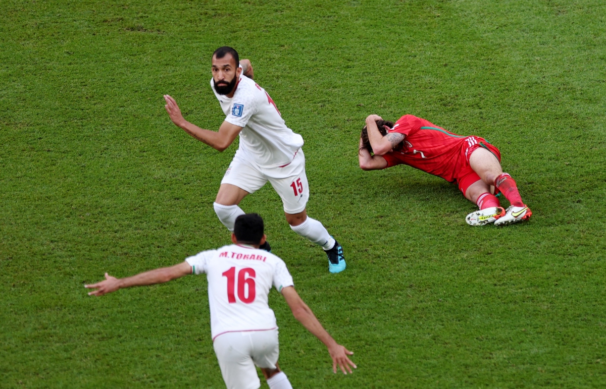Gareth Bale mờ nhạt, Iran thắng Xứ Wales trong trận cầu điên rồ - Ảnh 6.
