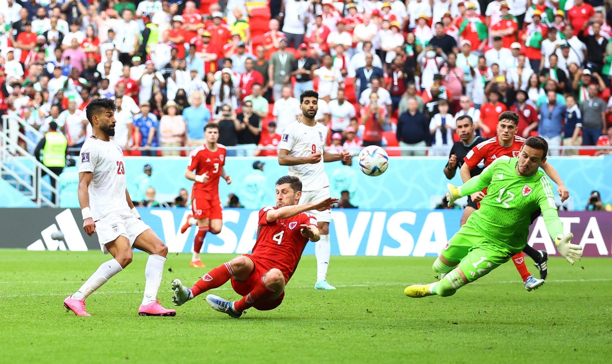 Gareth Bale mờ nhạt, Iran thắng Xứ Wales trong trận cầu điên rồ - Ảnh 7.
