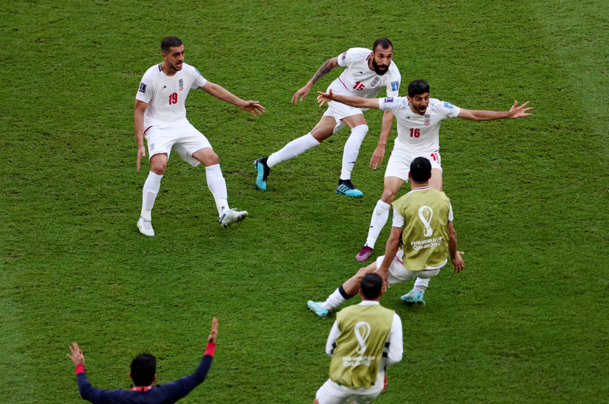 Gareth Bale mờ nhạt, Iran thắng Xứ Wales trong trận cầu điên rồ - Ảnh 11.