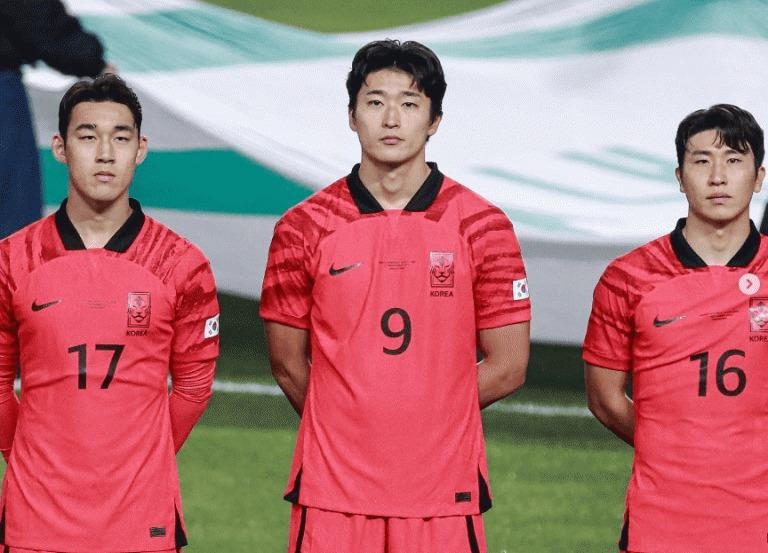 Cầu thủ Hàn Quốc tại World Cup gây sốt vì ngoại hình như diễn viên - Ảnh 1.