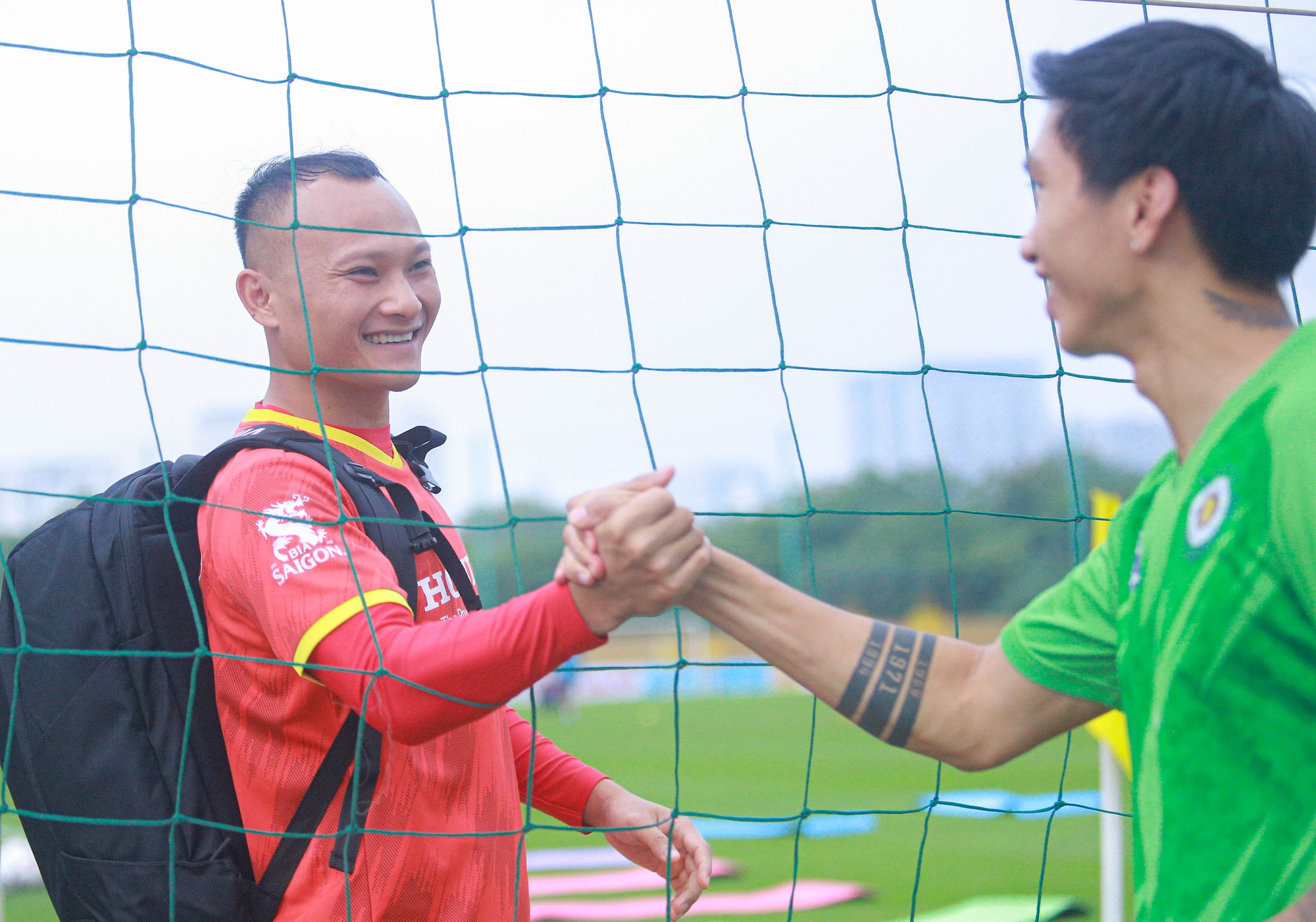 Cầu thủ Hà Nội FC vui mừng khi gặp lại các đồng đội ở đội tuyển Việt Nam - Ảnh 3.