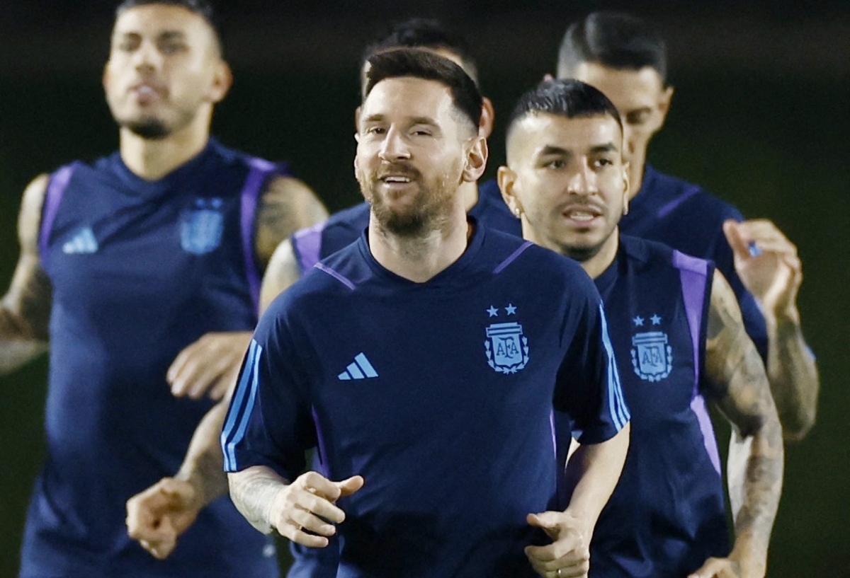 Messi hứng khởi tập luyện trước trận đấu quyết định của Argentina - Ảnh 1.