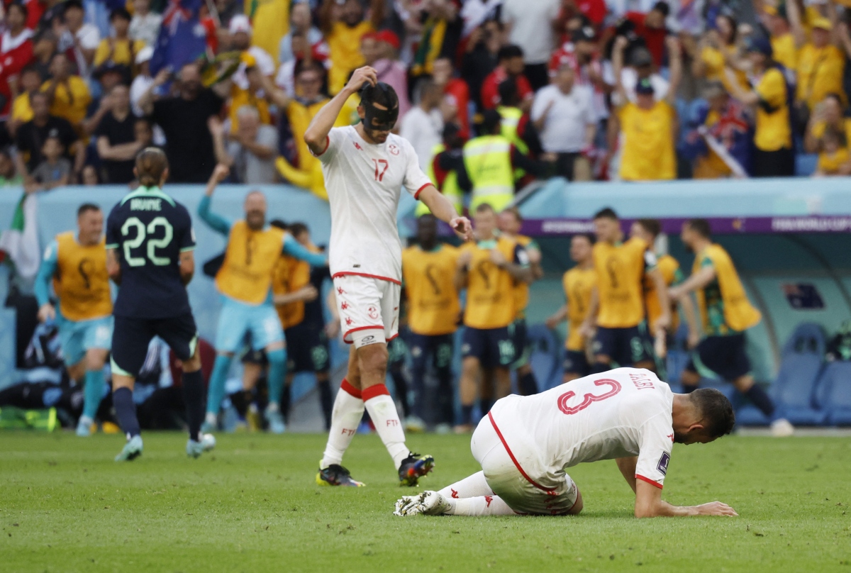 Cầu thủ Tunisia suy sụp sau khi thua Australia - Ảnh 12.
