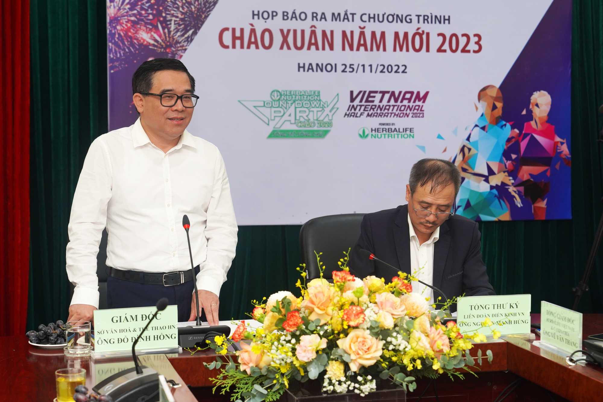 Giải bán Marathon Quốc tế Việt Nam diễn ra vào dịp đầu năm mới 2023 - Ảnh 1.