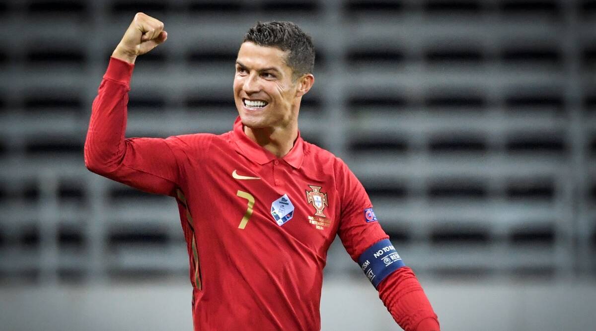 Saudi Arabia muốn ký hợp đồng với Ronaldo và Messi - Ảnh 1.